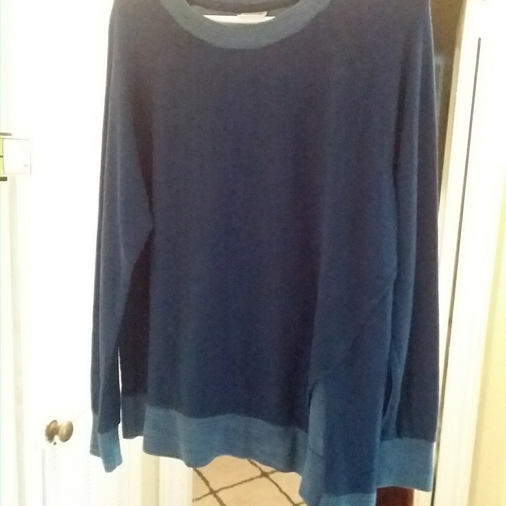 Beautiful soft pullover sweater by Mossimo